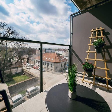 Luxury Apartment W. City Views In Kosice Old Town Luaran gambar